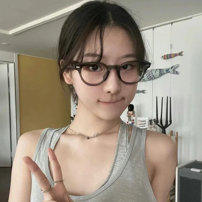 腰间持枪